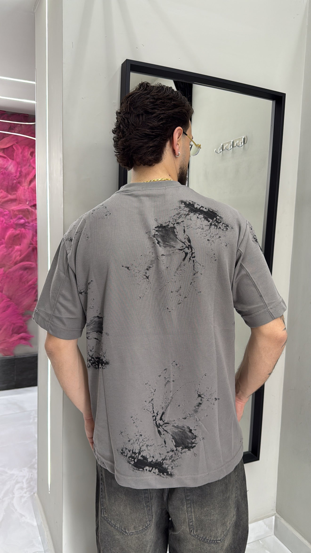 T-shirt crack grey
