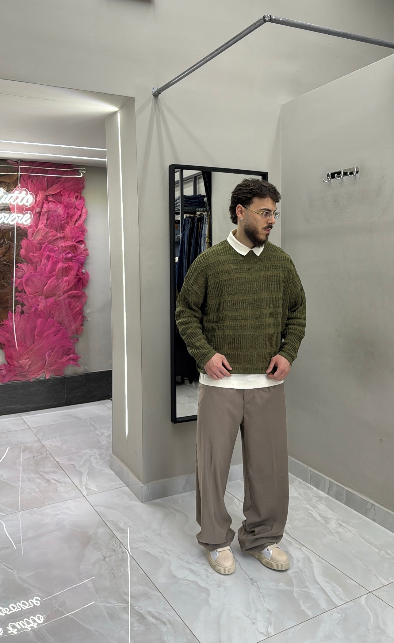 Outfit OUT OF OFFICE