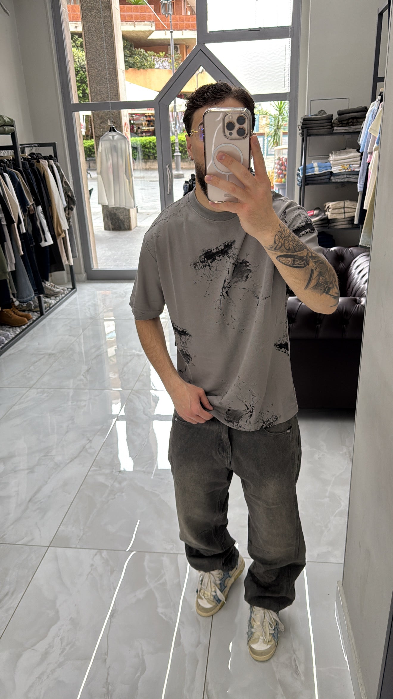 T-shirt crack grey