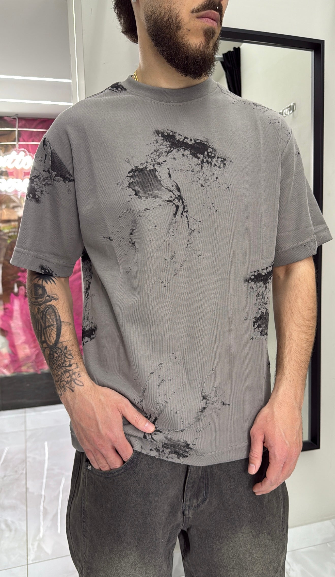 T-shirt crack grey