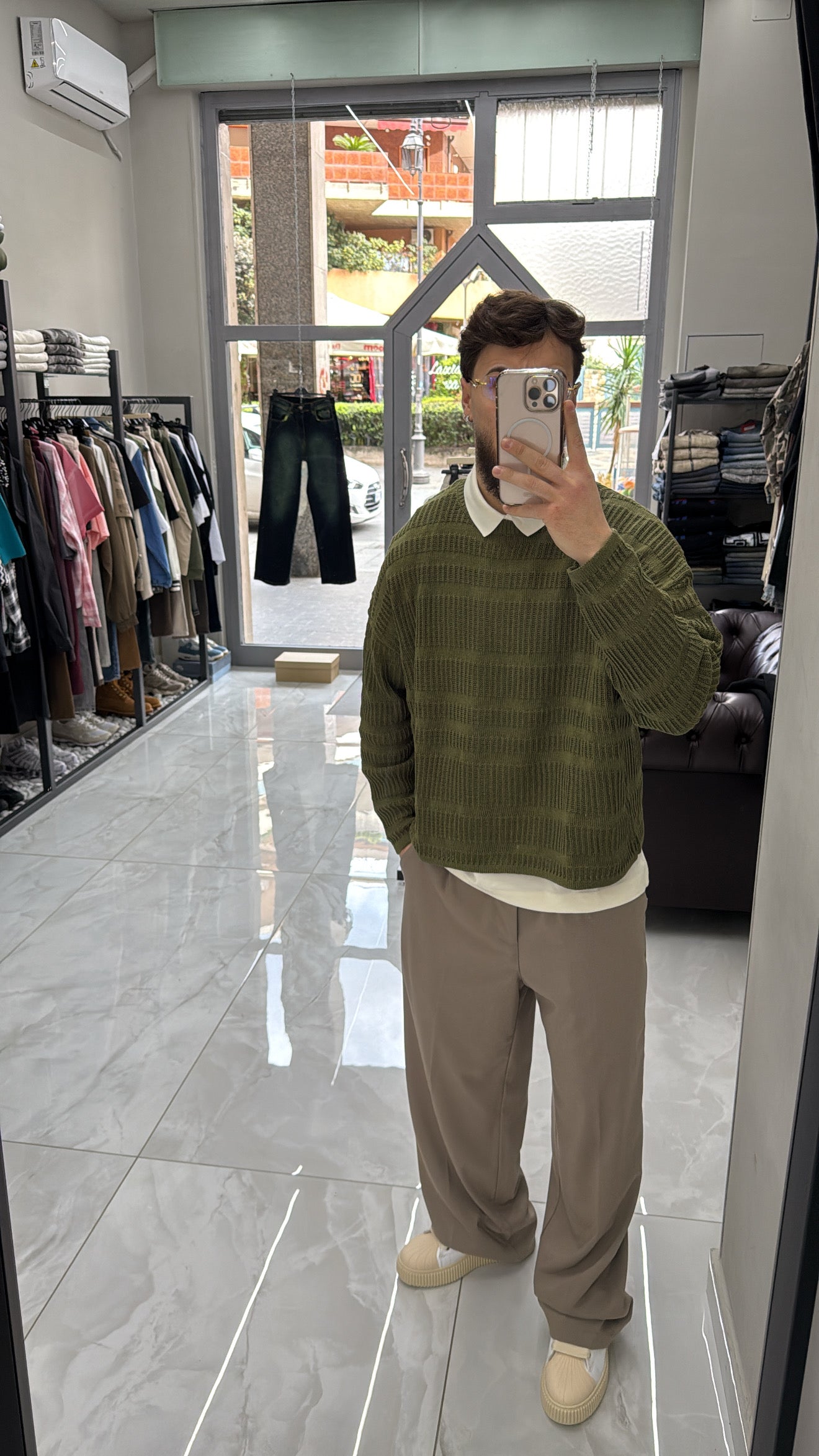 Outfit OUT OF OFFICE