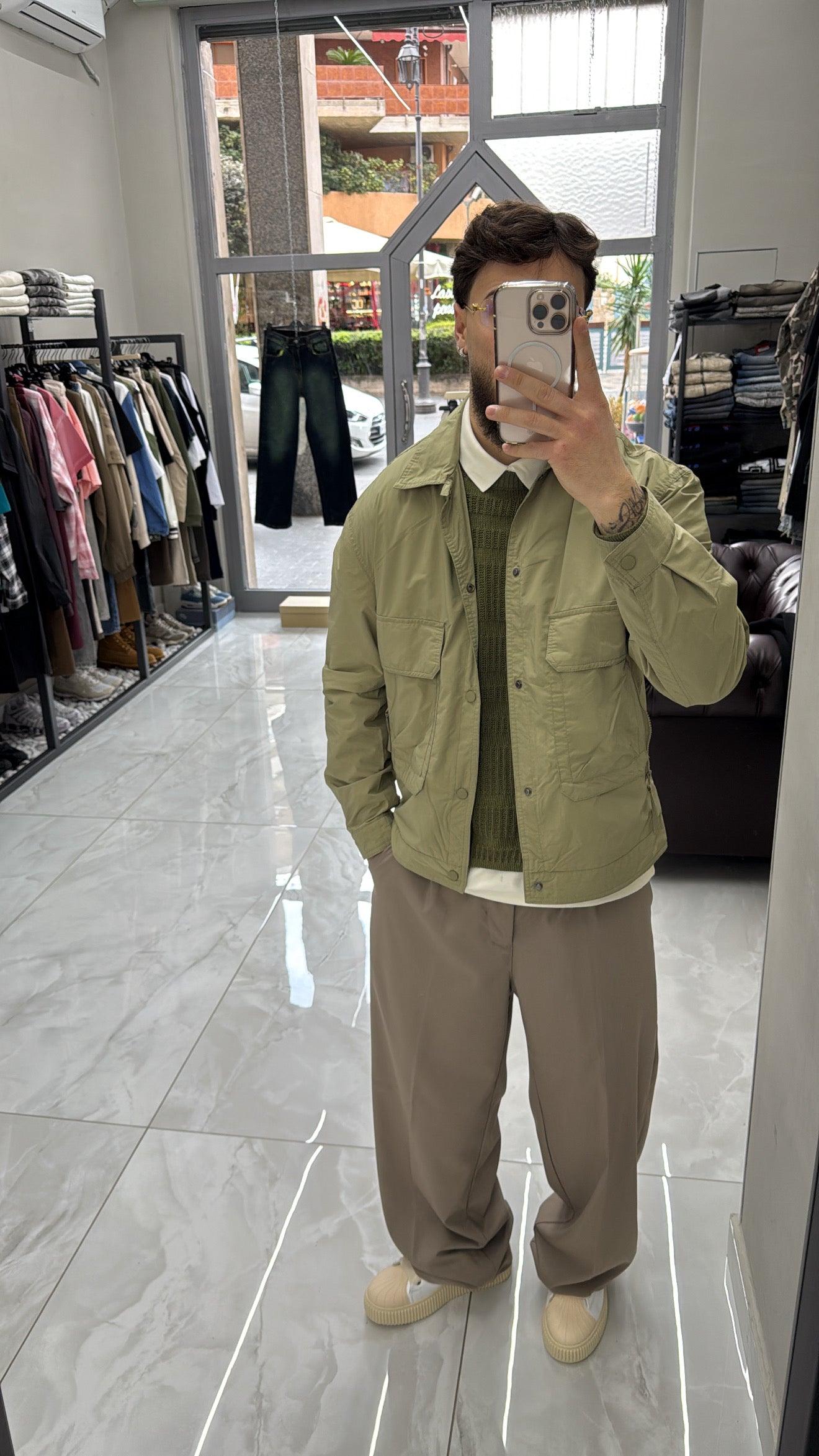 Outfit OUT OF OFFICE