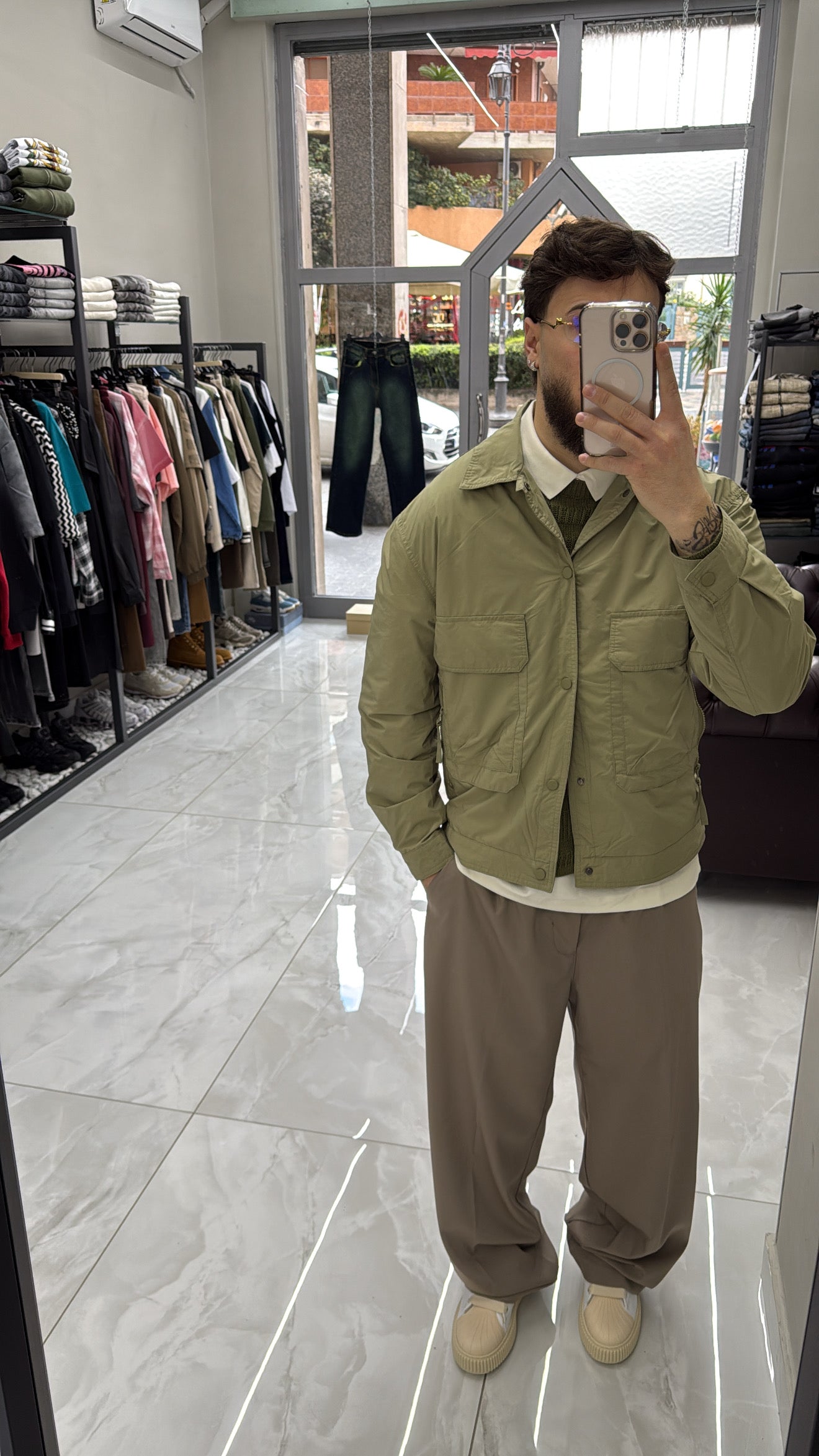 Outfit OUT OF OFFICE